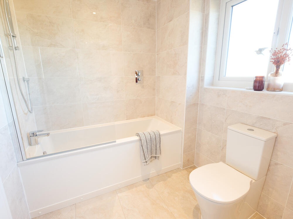 The Highgate - Family Bathroom