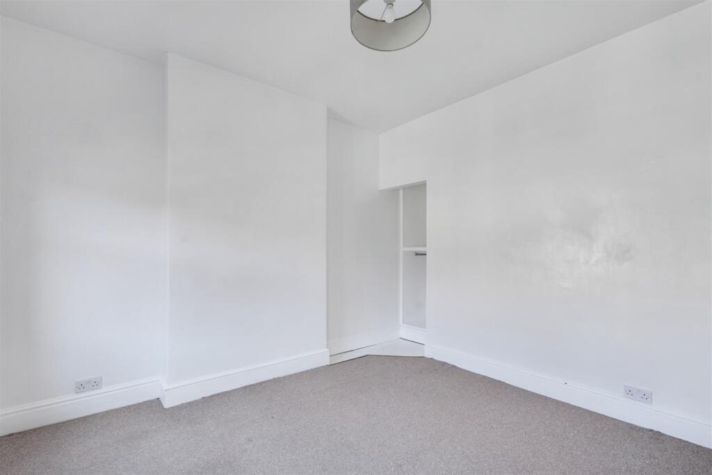 Bedroom 1_2.jpeg