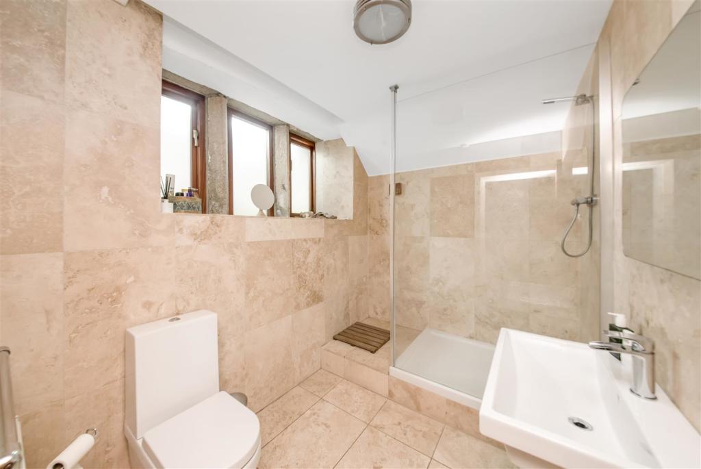 SHOWER ROOM/W.C.