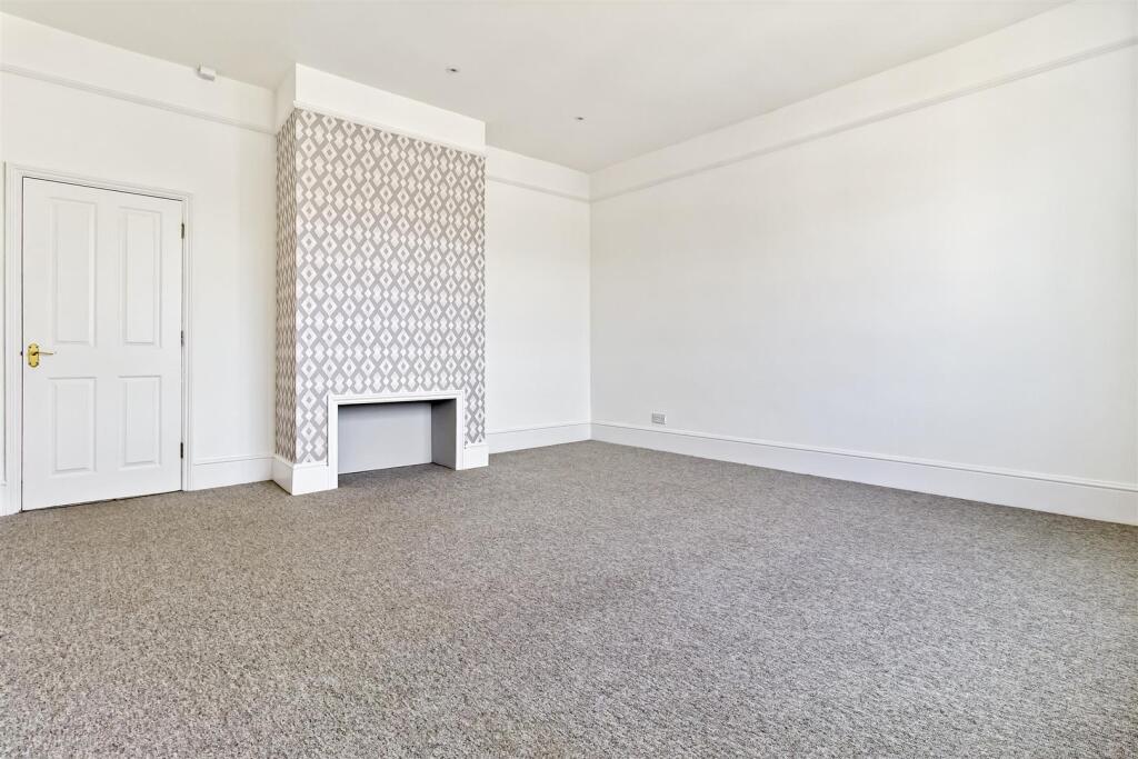 Park Crescent, 11D-002.jpg