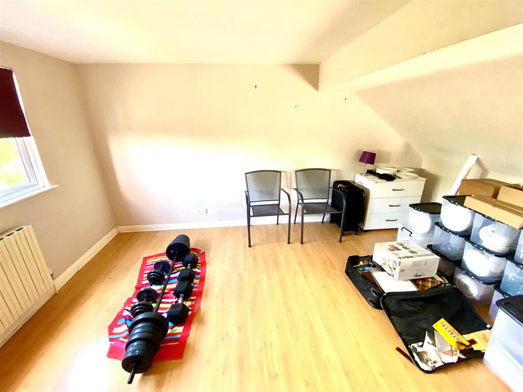 Bed 1.jpg