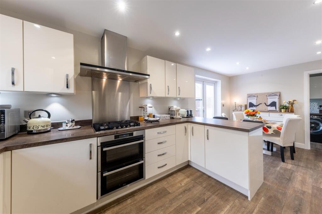 18 Williams Drive-002.jpg