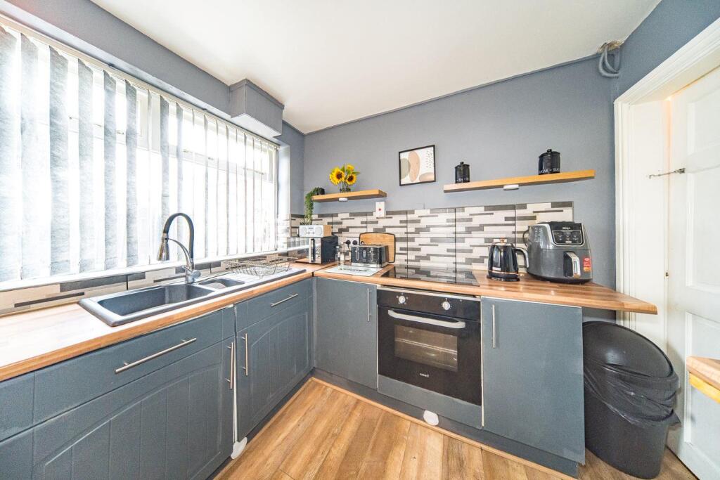 13 Hayes Avenue kitchen 2.jpg