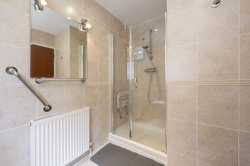 EN SUITE SHOWER ENCLOSURE
