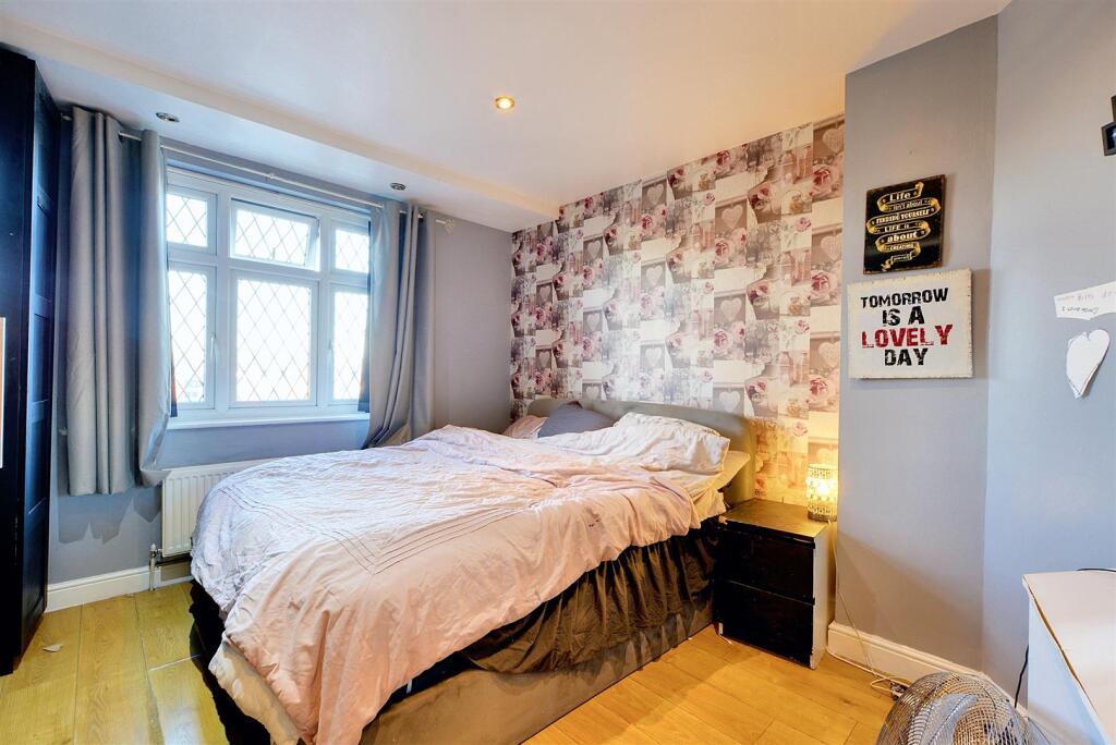 Bedroom 1_1.jpeg