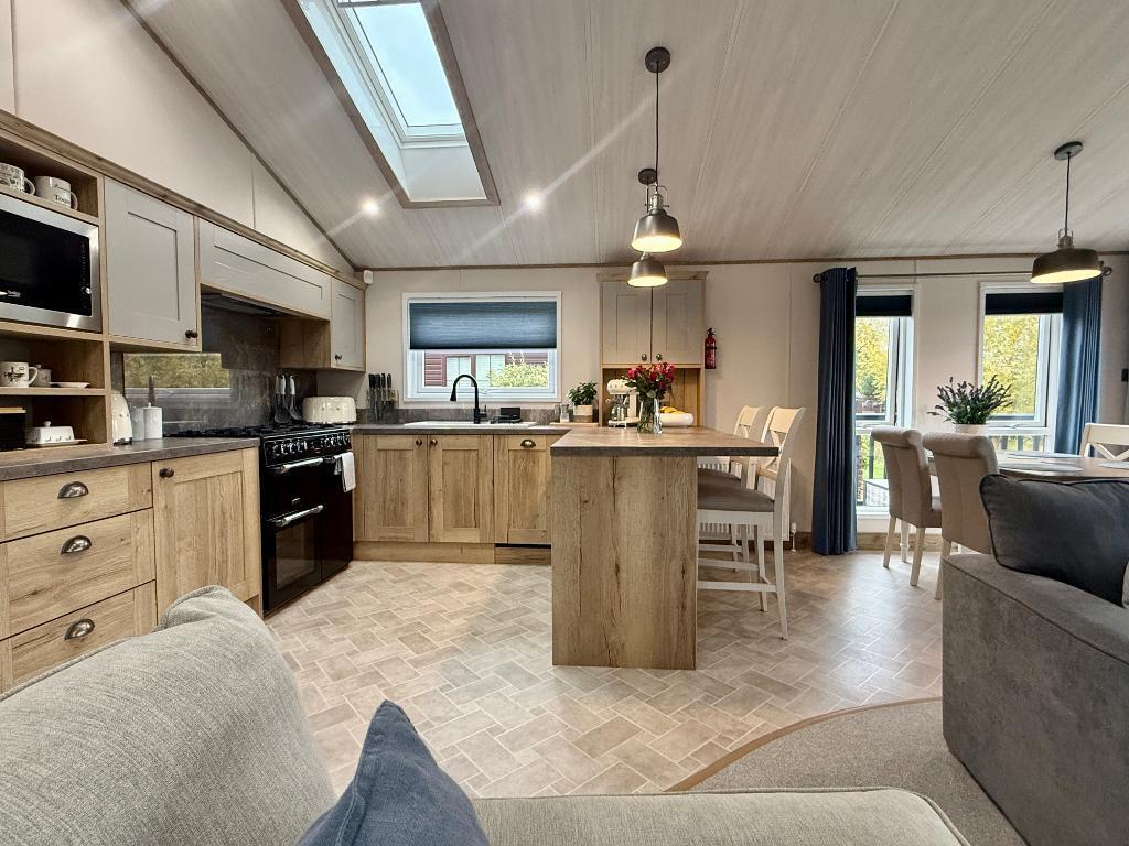 Kitchen &amp; dining areas