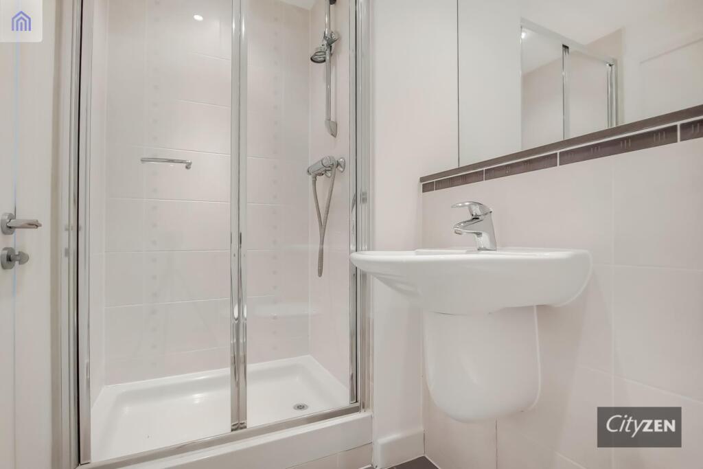 EN SUITE SHOWER ROOM VIEW