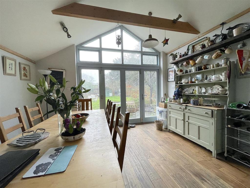 Kitchen:Dining Room (7).jpeg