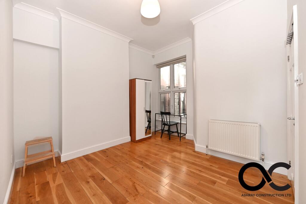 Principal Bedroom with En-Suite