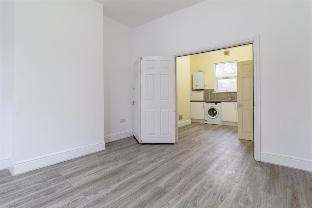 15 Selsdon Road   E13 9BY (Ground Floor Flat) (4).