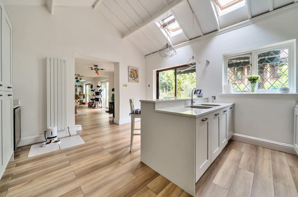 1294681-5-6826277...