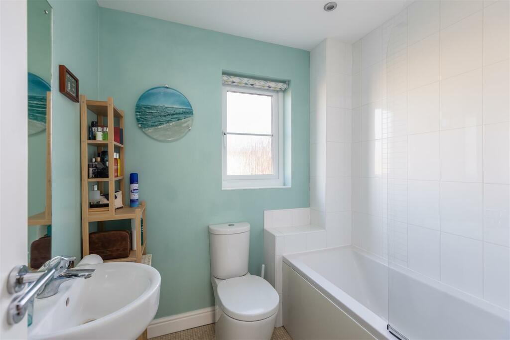Fletton_Road_83_Bathroom-1[1].jpg