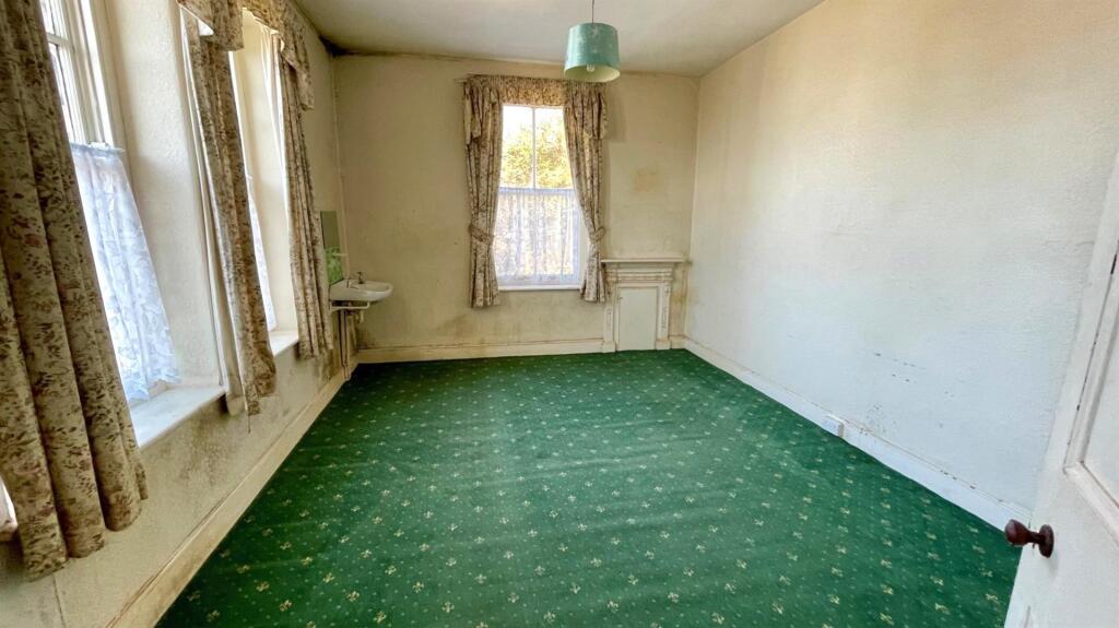 DOUBLE ASPECT BEDROOM 2