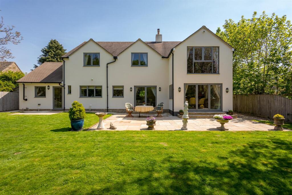 35 - The Bee Garden - GL7 5JF - Web.jpg