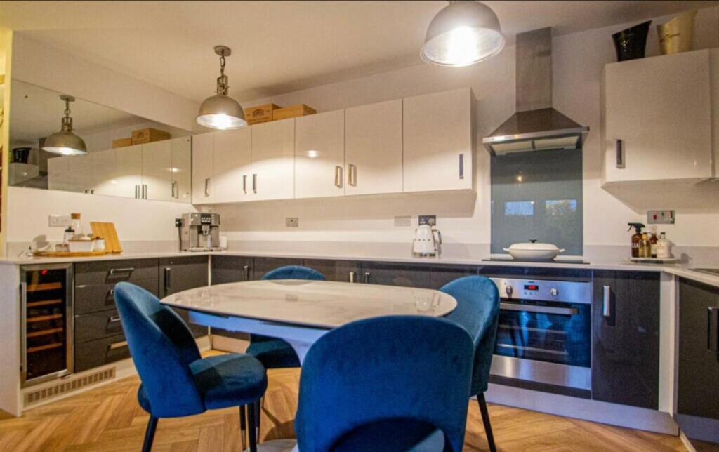OPEN PLAN LIVING DINING/KITCHEN
