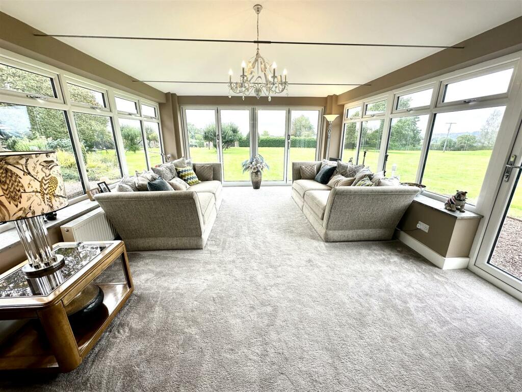 LIVING ROOM/ ORANGERY