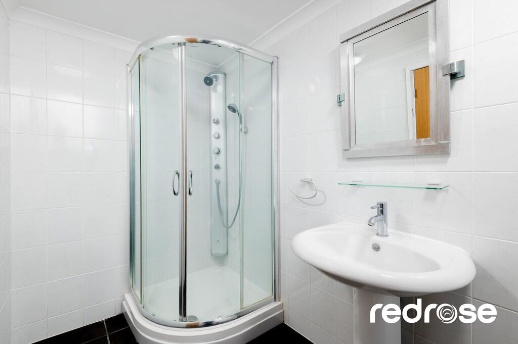 web_18 Harlech Dr...