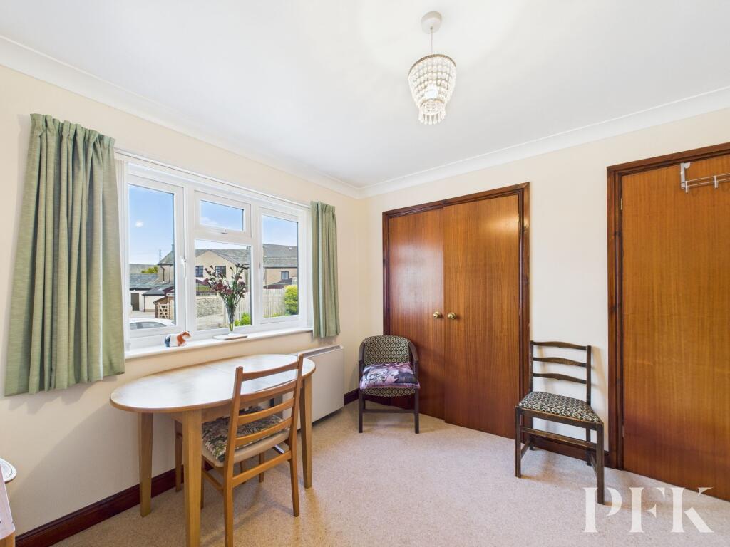 Bedroom 2/Dining Room