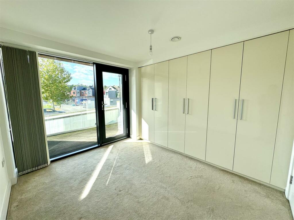 BEDROOM 2