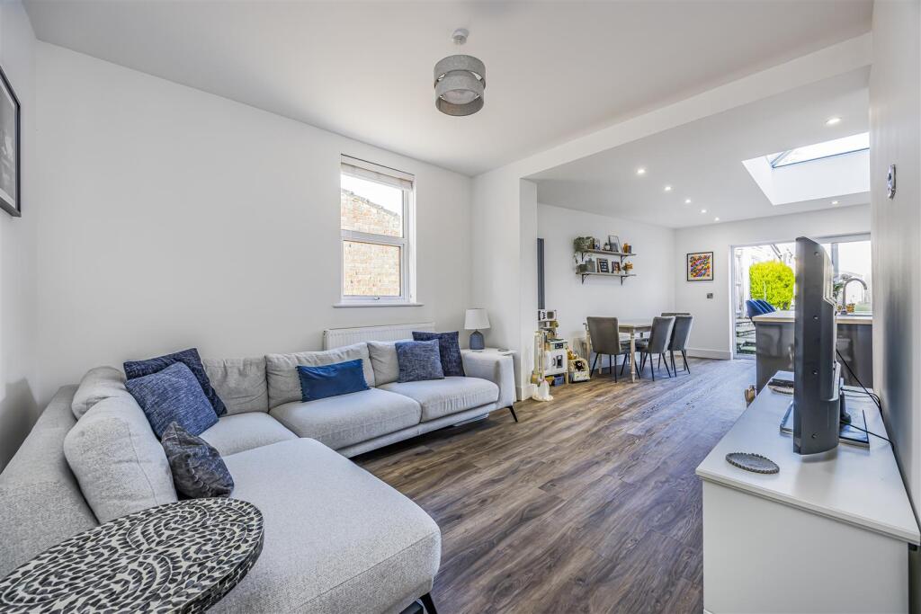 28 Silvester Road, Cowplain-PorticoMarketing-SoldB