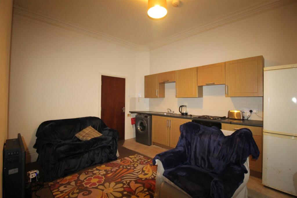 Open plan kitchen / lounge