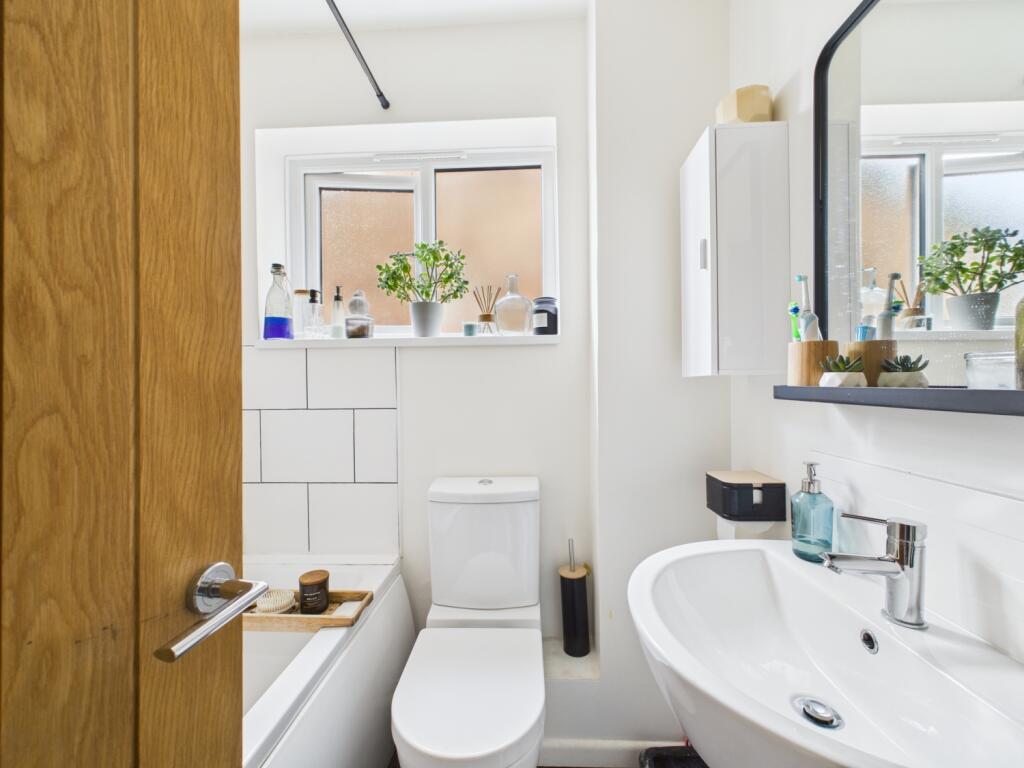 CAM01740G0-PR0461-STILL003