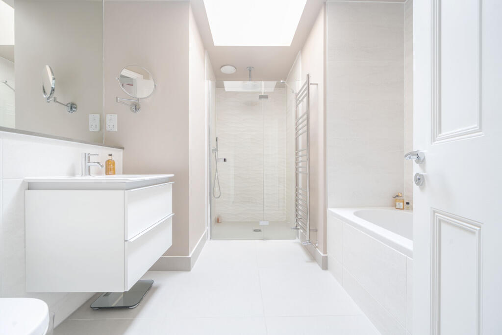 1305422-35-68472a...