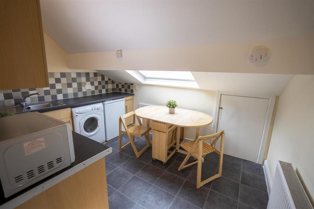 Kitchen 1.jpg