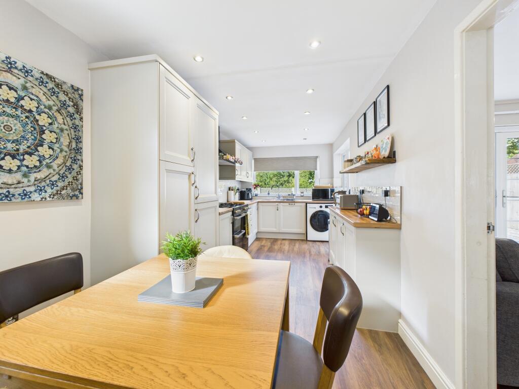 CAM04825G0-PR0172-STILL007