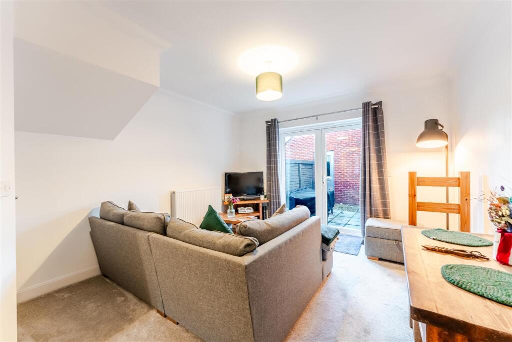 1.3 - lounge diner.jpg