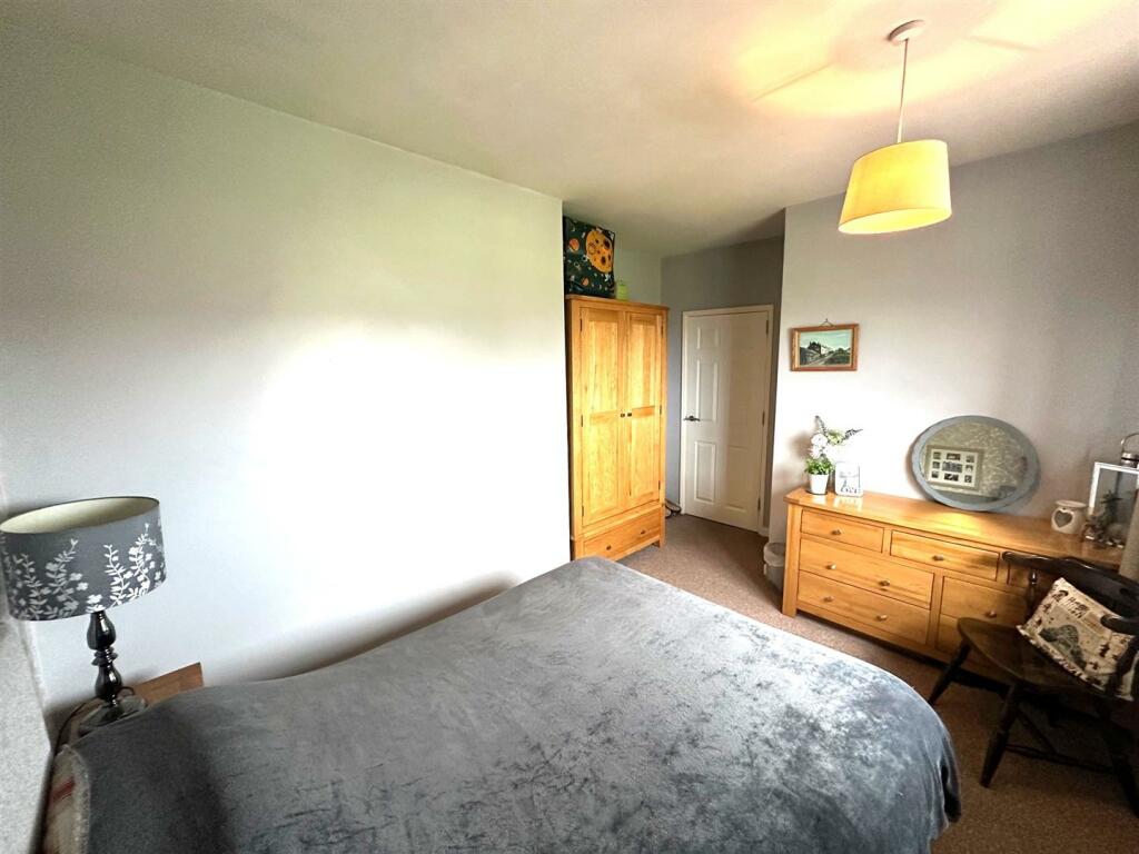 bed 3 2.jpg