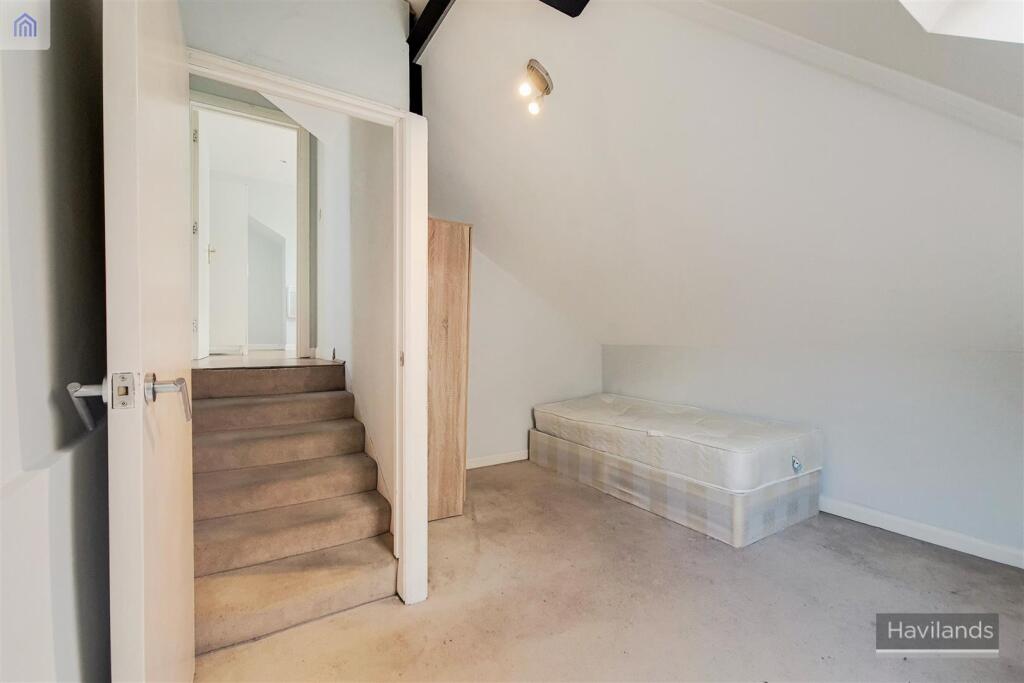 4_Main Bedroom-0.jpg