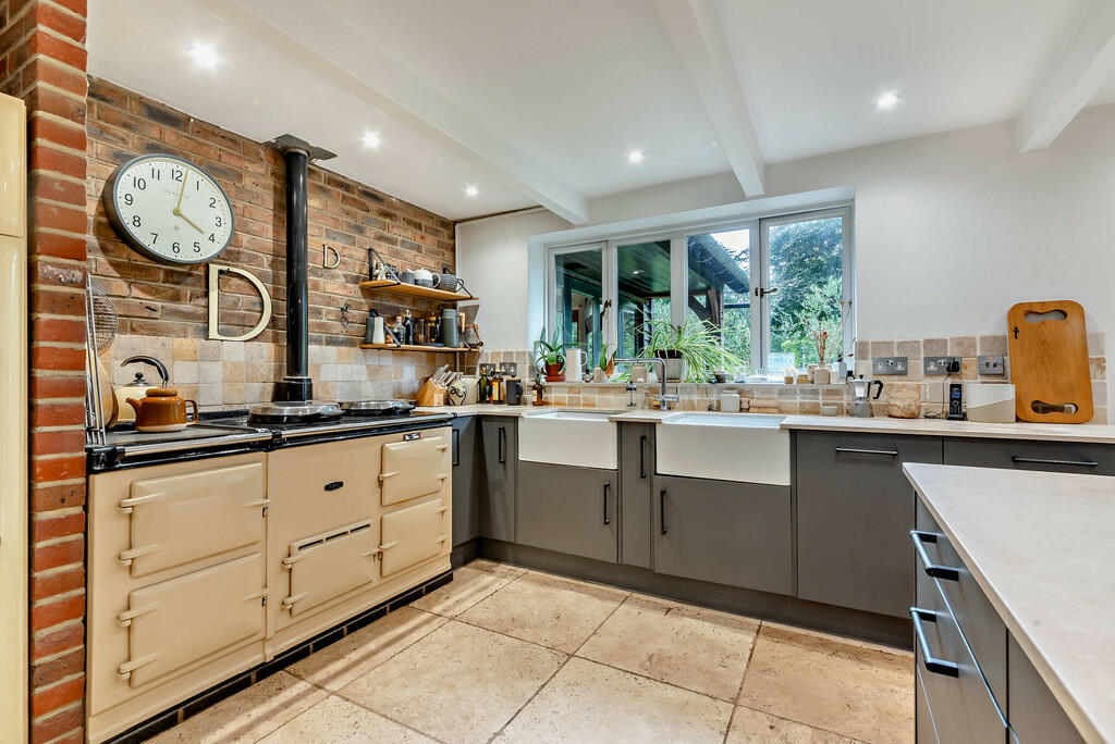 8622915-interior0...