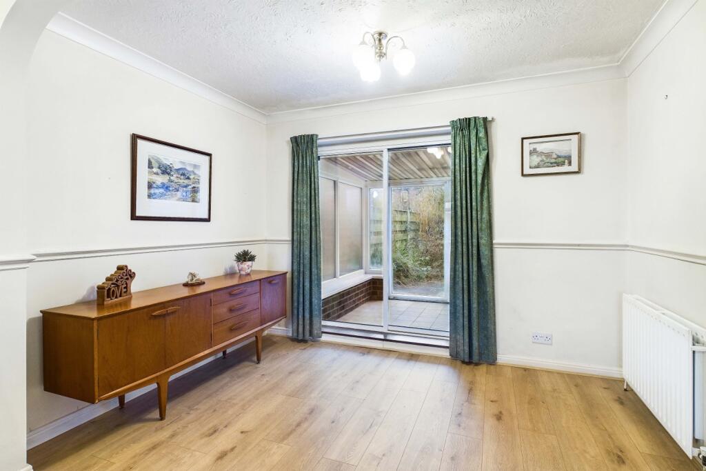 CAM03162G0-PR0208-STILL007