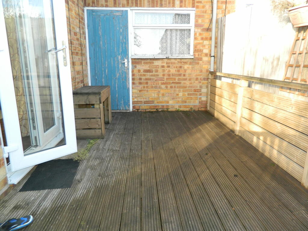 decking in rear garden