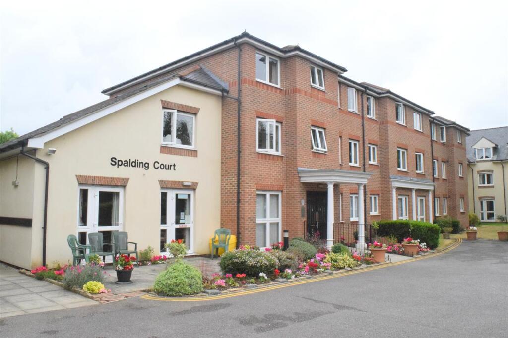 COMMUNAL GROUNDS