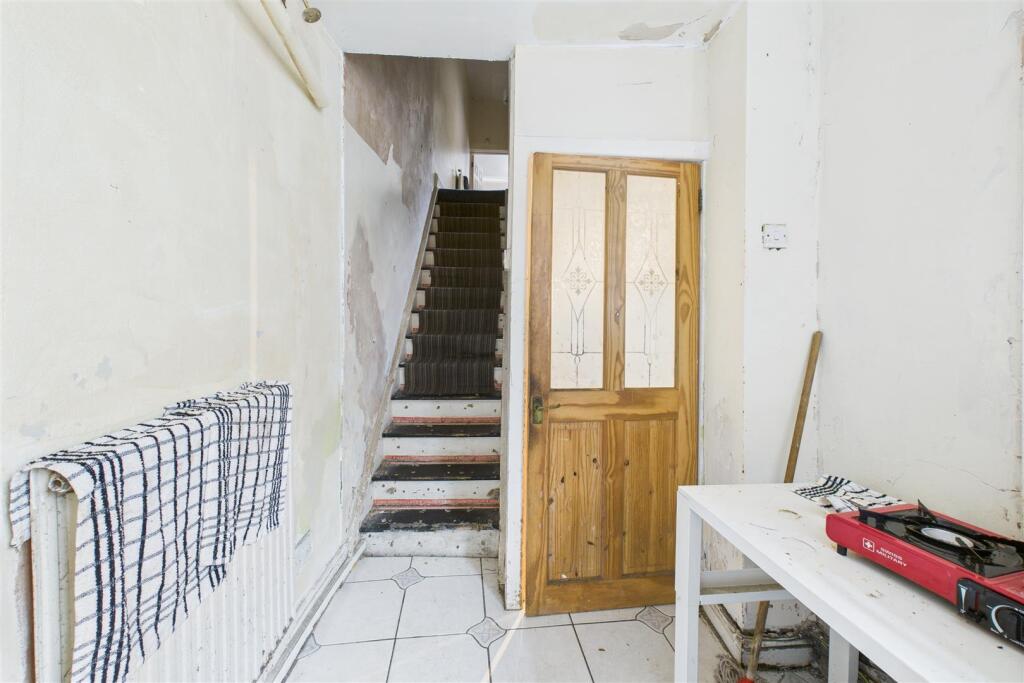 12 Bell Hill Road, St George, Bristol BS5 7LJ | Fr