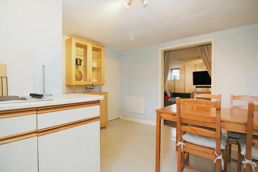 GRANNY FLAT - KITCHEN /DINER