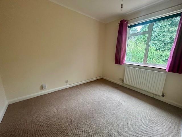 13 The Fairway bedroom 4.jpg