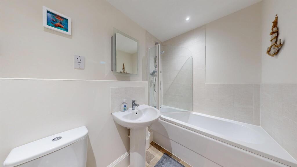 The Furlongs 55 Bathroom.jpg