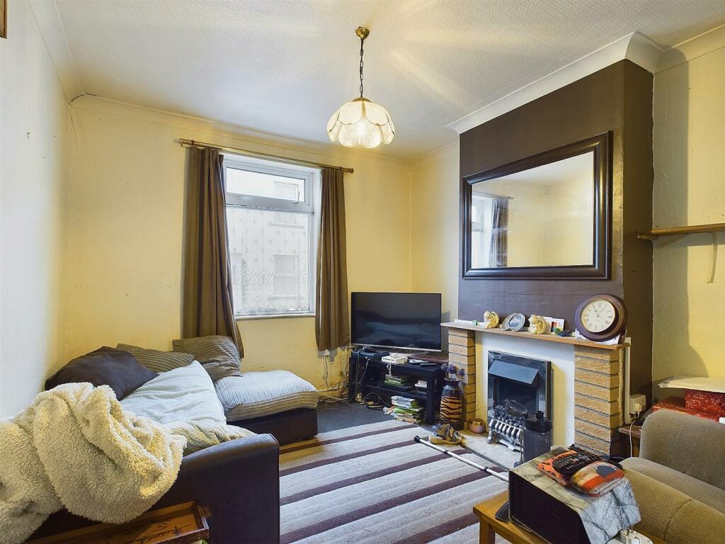 2 - End Terraced House for Auction, Redfield, Bris