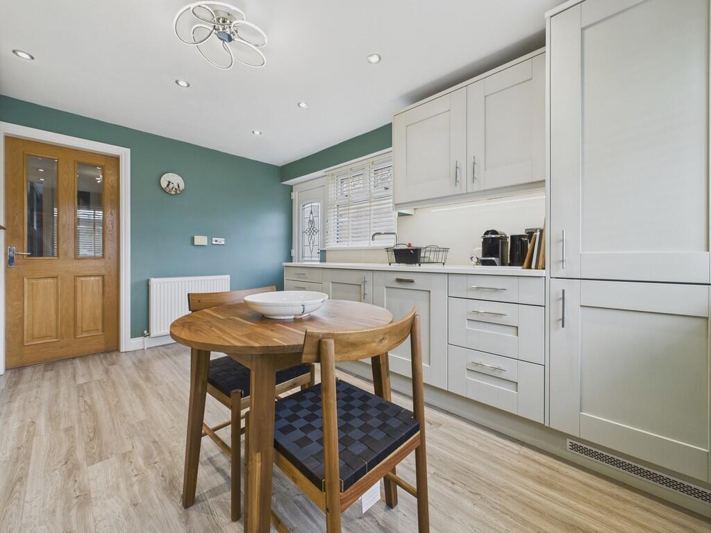 CAM04273G0-PR0172...