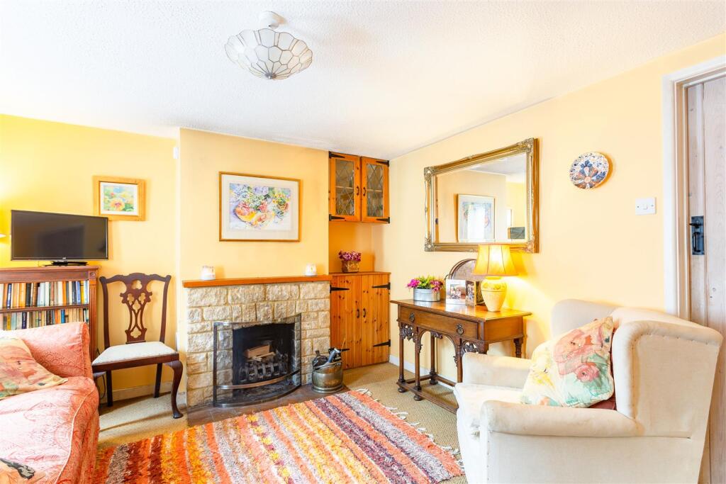 Living Room2.jpg
