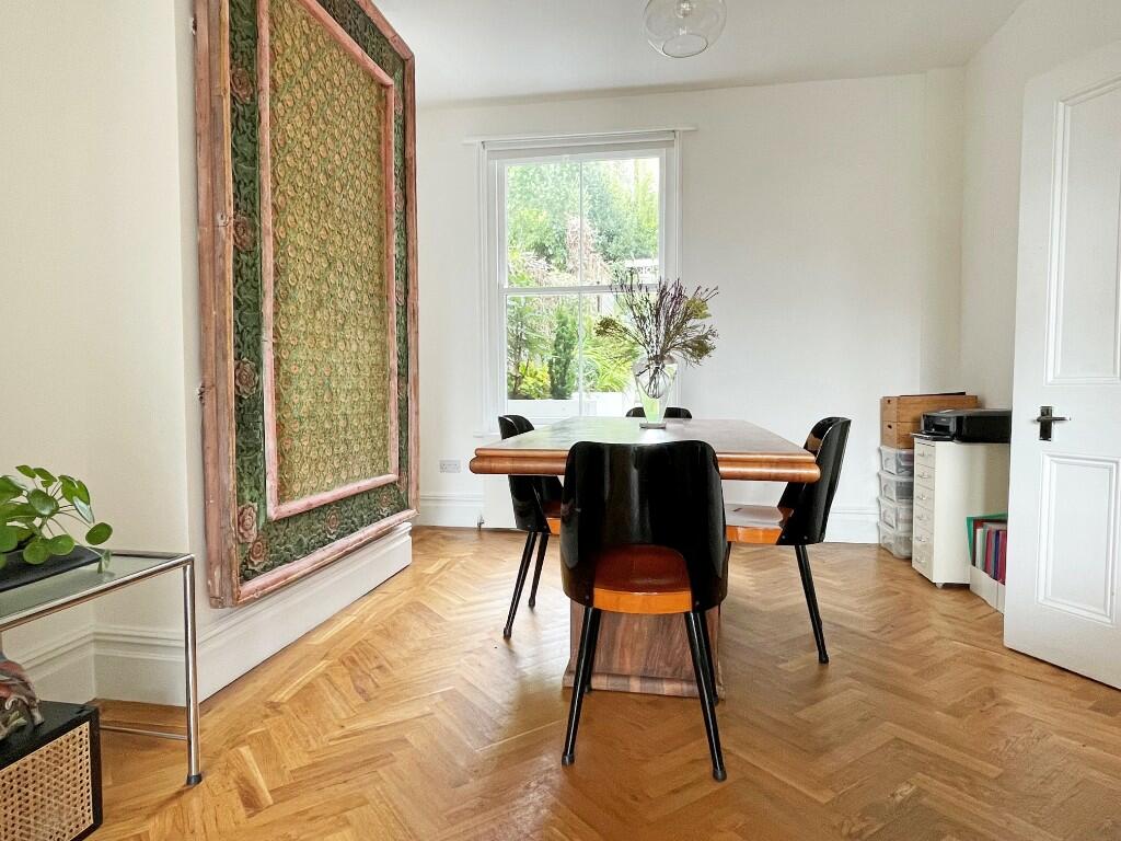Lounge/Dining Room