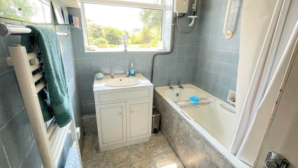 2 PIECE TILED BATHROOM