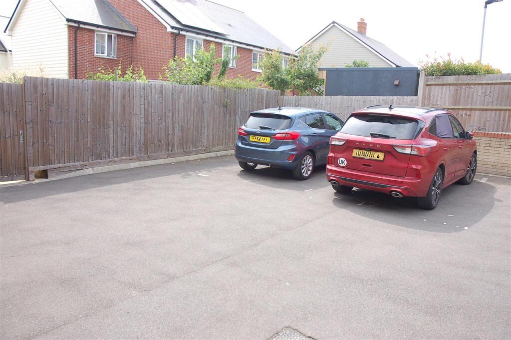 DOUBLE PARKING BAY
