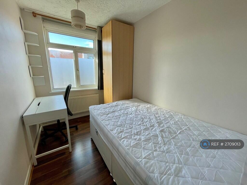 Bedroom 4 - Smaller Bedroom