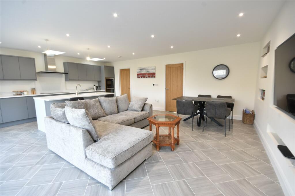 Sitting/Dining Room
