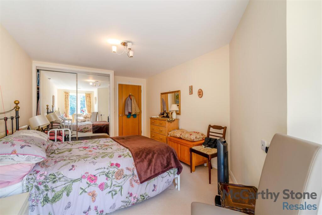 8643282-interior16.jpg