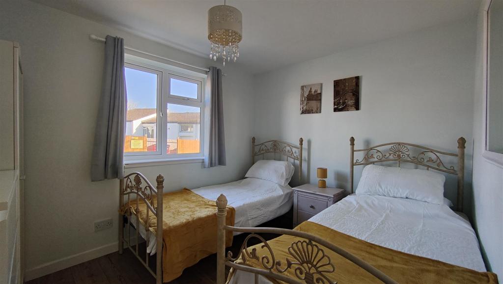 bed 4.jpg